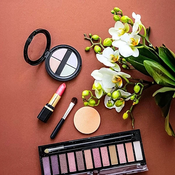 Under-Eye Brightening Correctors Emerge as Key Beauty Trend, Replacing Traditional Concealers