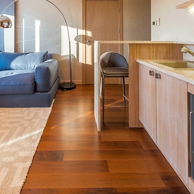 Studio Apartment Design Emphasizes Multifunctional Furniture and Cohesive Aesthetics