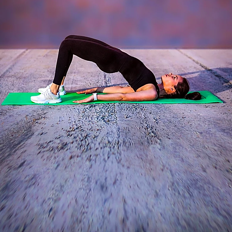 Fitness Blender Offers No-Standing Pilates Workout for Core and Glute Strengthening