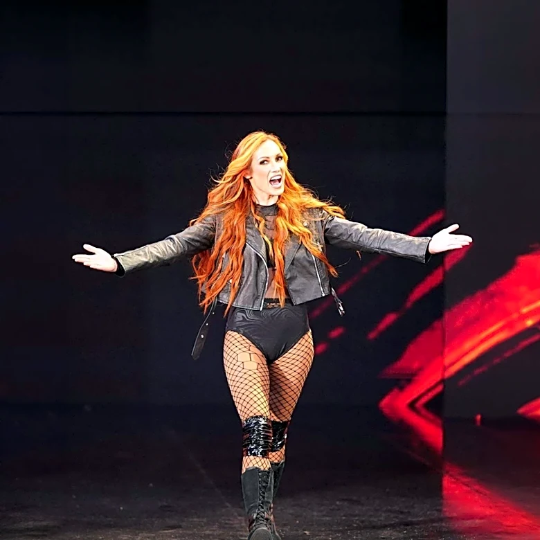 WWE Stars Seth Rollins and Becky Lynch Encounter Overwhelming Fan Crowd at Mexico City Airport