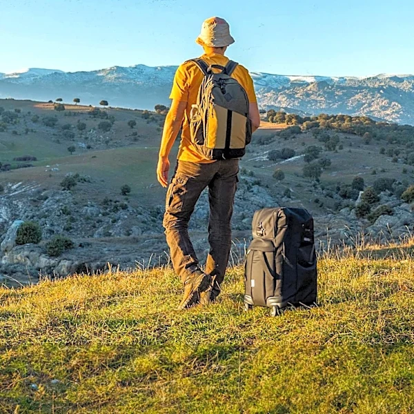 Solo Travelers Advised on Managing Loneliness and Adapting Plans