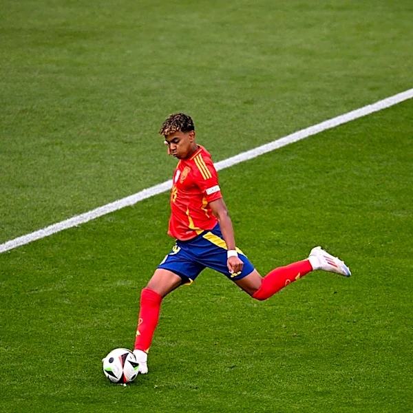 Lamine Yamal Questions Modern Ballon d'Or Criteria, Emphasizing Enjoyment Over Statistics