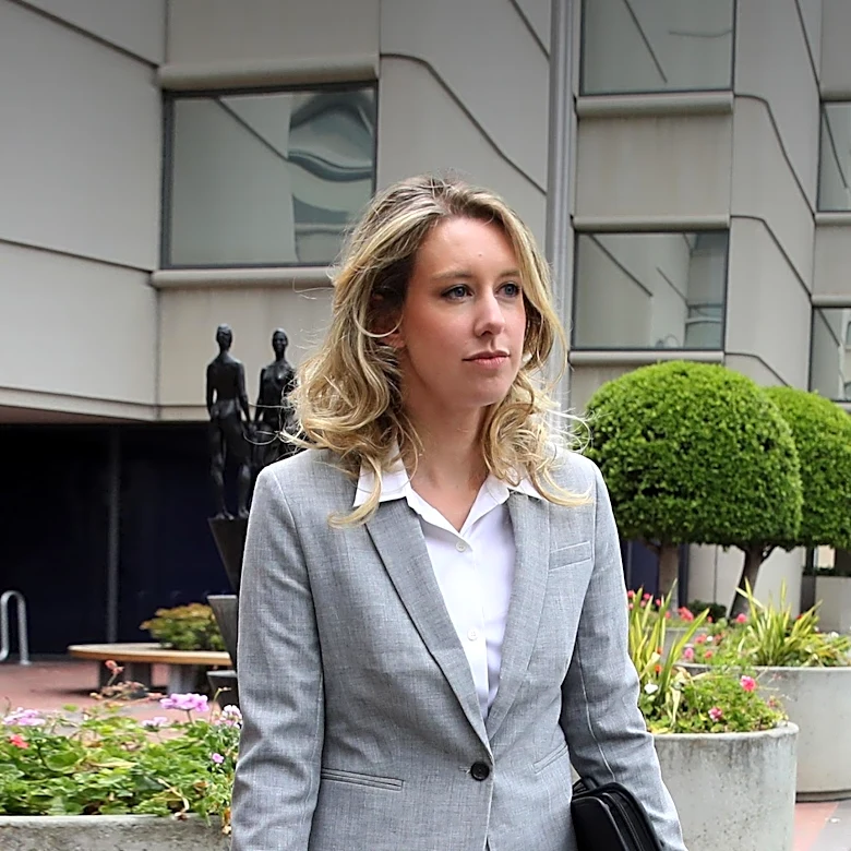 Photographer Recalls 'Strange Day' with Elizabeth Holmes Amid Theranos Scandal