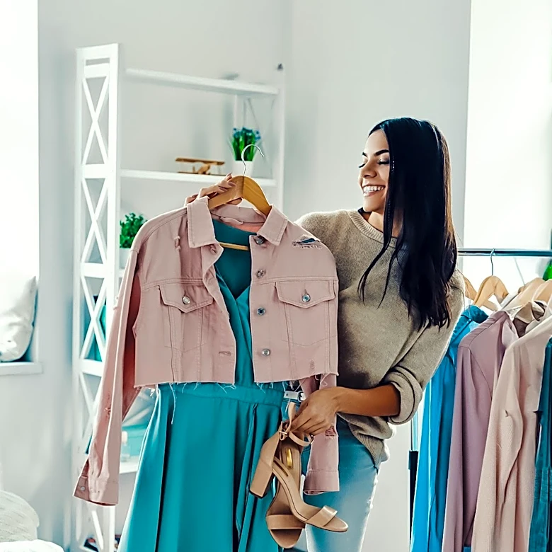 Stitch Fix, Inc. Receives 'Hold' Rating from Analysts Amidst Market Fluctuations