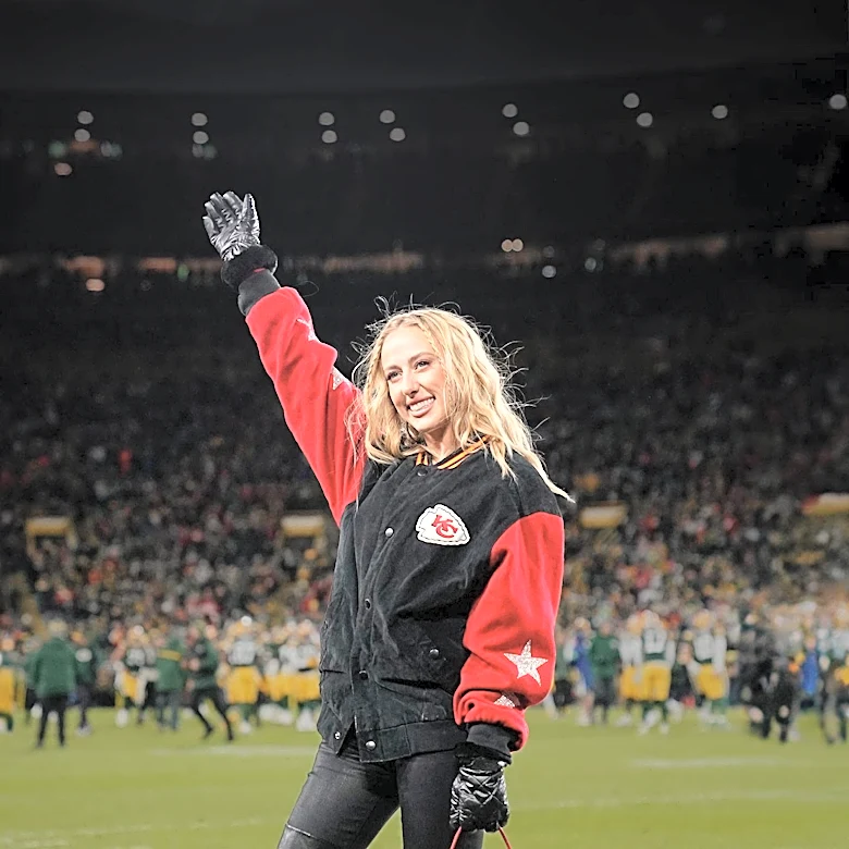 Abercrombie Redefines Women's NFL Apparel with Trendy Game-Day Styles
