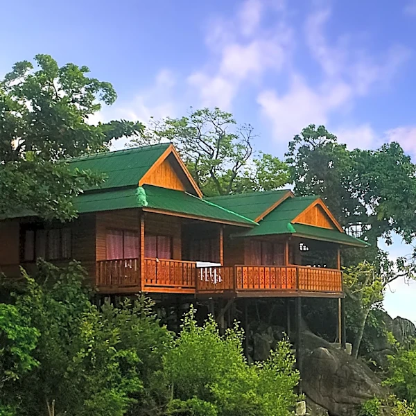 Cedar Crest Lodge Offers Secluded Weekend Retreats in Kansas