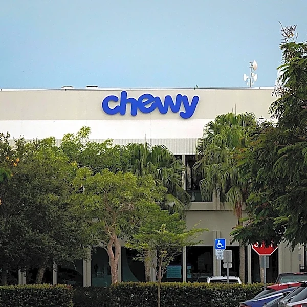 JPMorgan Downgrades Chewy Amid Macroeconomic Headwinds