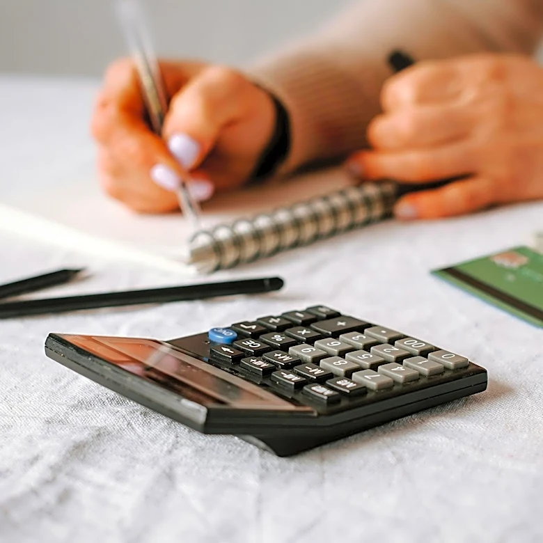 Budgeting for Holiday Travel and Spending: Key Strategies for U.S. Consumers