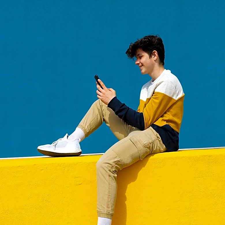 Gen Z Adopts 'Bob Rest' Pose, Sparking Online Debate Over Suggestiveness