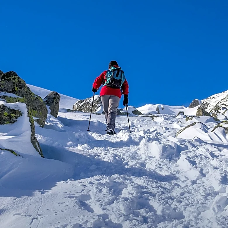 Gothic Basin Trail in Washington Offers Challenging Hike with Steep Terrain and Late-Season Snow