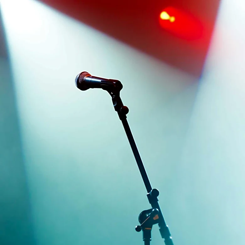 Lennon Stella's Song 'Comedy Show' Features Beginner-Friendly Chords