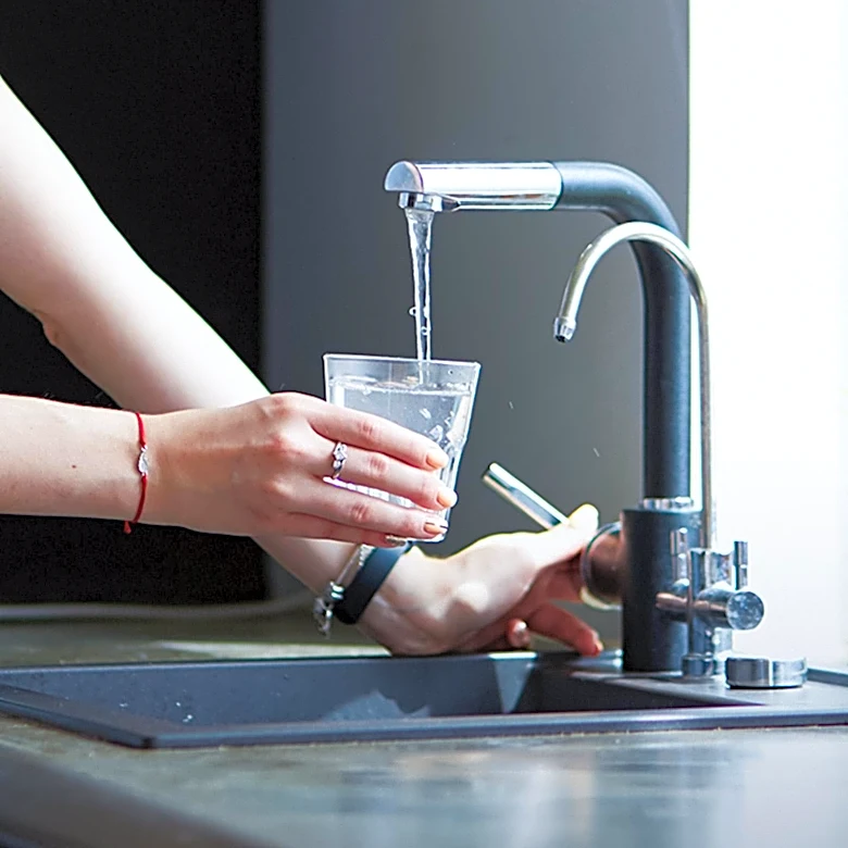 Kohler Leads in Smart-Home Integration for Kitchen Faucets, VIGO Prioritizes Mechanical Reliability