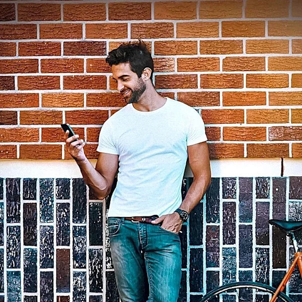 Thomas Rhett Shares Daily Devotional Insights on Social Media, Emphasizing Faith and Prayer