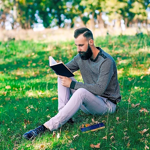 Men's Engagement with Romance Novels Reveals Evolving Masculinity and Genre Perceptions