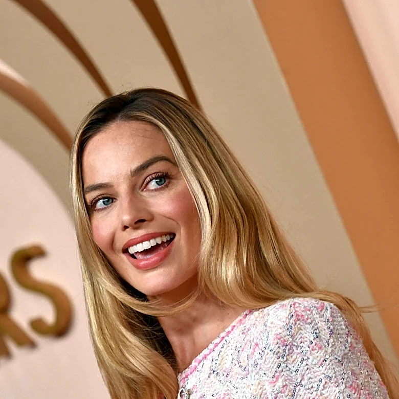 Margot Robbie to Reappear in 'Neighbours' Through AI-Recut Micro-Episodes