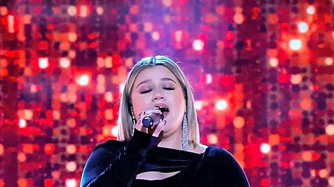 Kelly Clarkson Confirms Single Status on 'Las Culturistas' Podcast