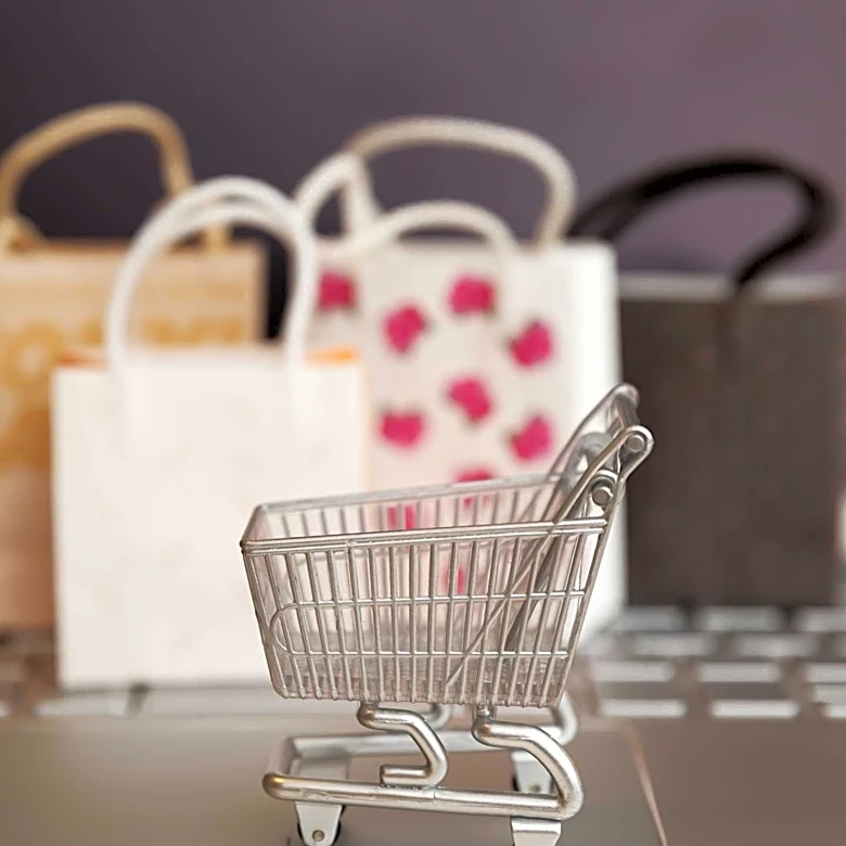 Adaptive Teams Seeks Influencer Social Commerce Manager to Drive E-commerce Sales Across Major Platforms