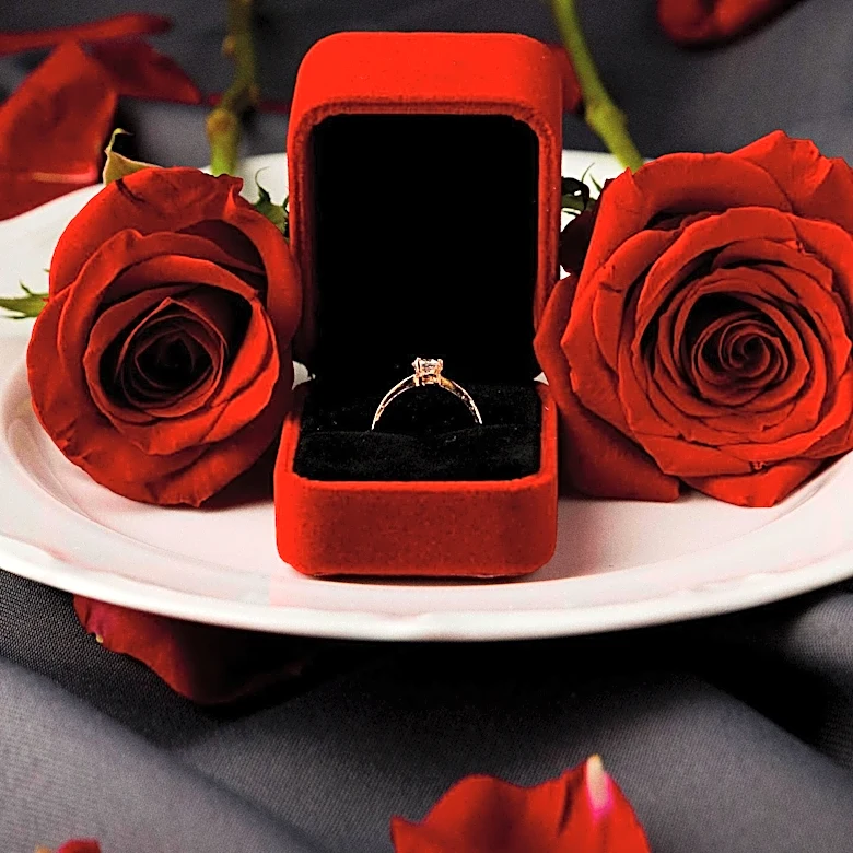 Jewelers Mutual Offers Guidance on Protecting Engagement Rings During Destination Proposals