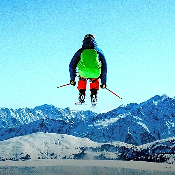 Bernard O'Shea Discusses Personal Aversions to Skiing, Robes, and Oat Milk in Everyday Life