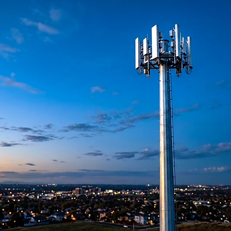 AT CEO John Stankey Questions Viability of SpaceX's Satellite Cellular Strategy Amid Telecom Valuation Pressures