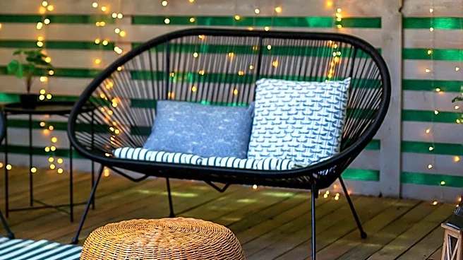 DIY Wooden-Batten Screen Transforms Balconies into Functional Outdoor Spaces