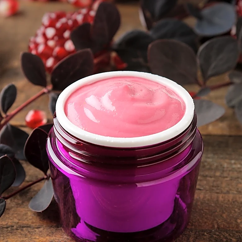 BeautyTok Trend: 'Sunkissed' Makeup Featuring Pomegranate Tones Gains Popularity