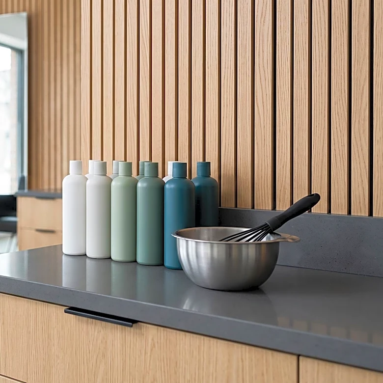Salonrenter Inc. Seeks Hair Color Bar Assistant in Chicago, Illinois