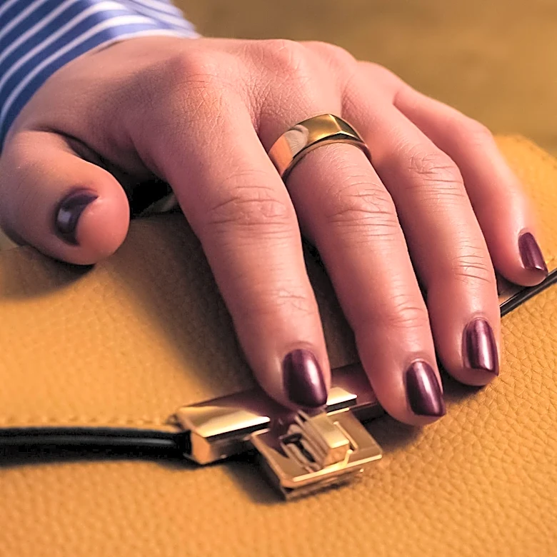 Suranne Jones Embraces Merlot Manicure Trend, Highlighting Autumn's Popular Nail Style