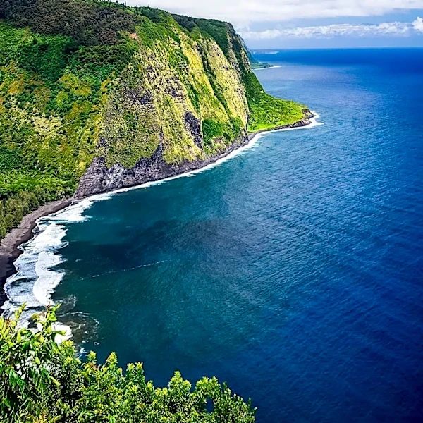 Hawaii's Big Island Offers Diverse Natural and Historical Attractions for Visitors