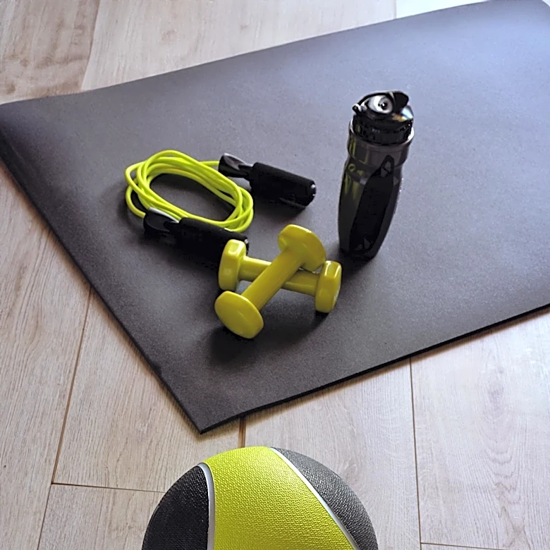 Medicine Balls Offer Versatile Home Workout Solution for Full-Body Fitness
