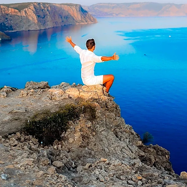 Solo Travel Offers Personal Growth and Freedom, with Key Destinations Recommended for First-Timers