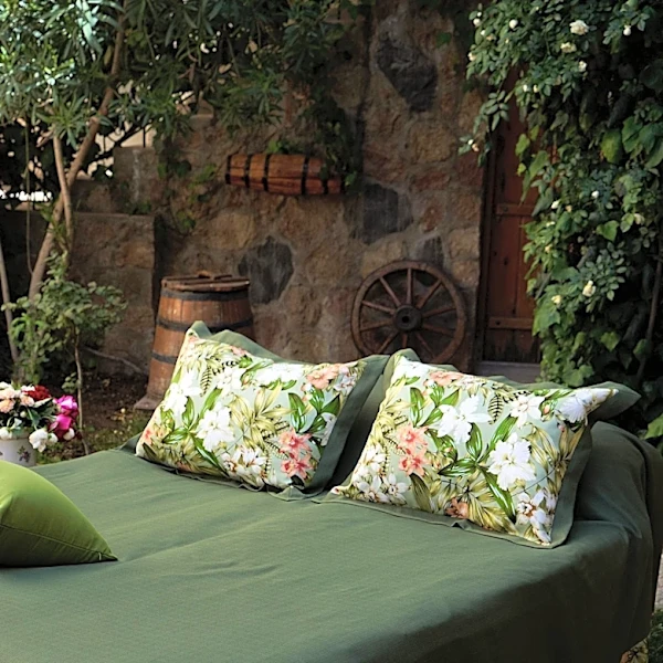 Walmart Offers Cottagecore-Inspired Floral Comforter Set on Sale