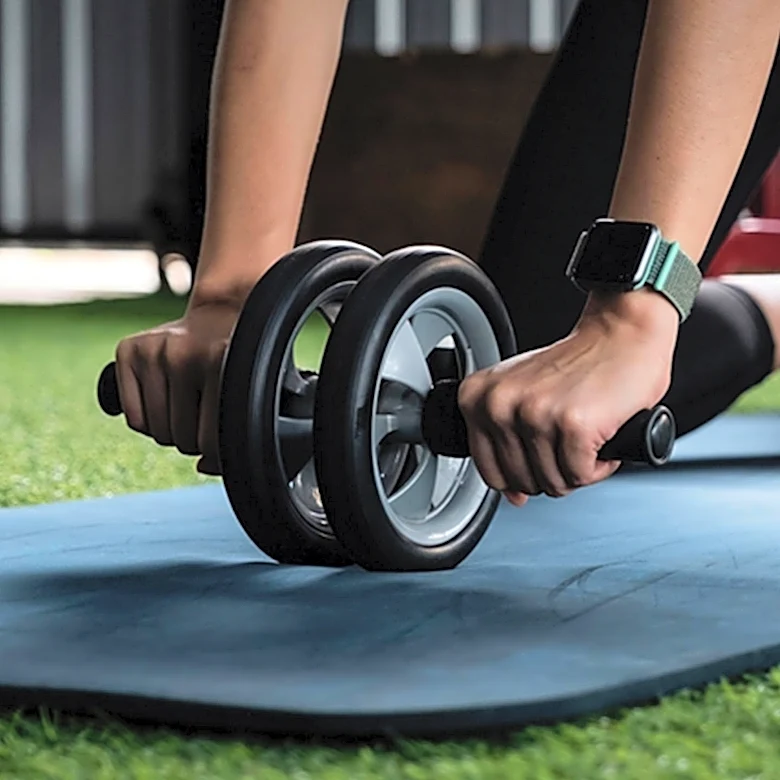 TIFFxDAN Offers 16 Free 5-Minute Ab Workout Videos for Various Fitness Levels