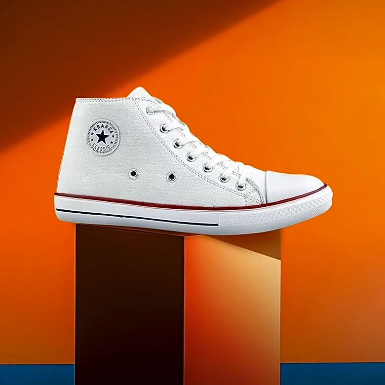 Converse Seeks Retail Associates for Orange Location, Emphasizing Brand Culture and Employee Benefits