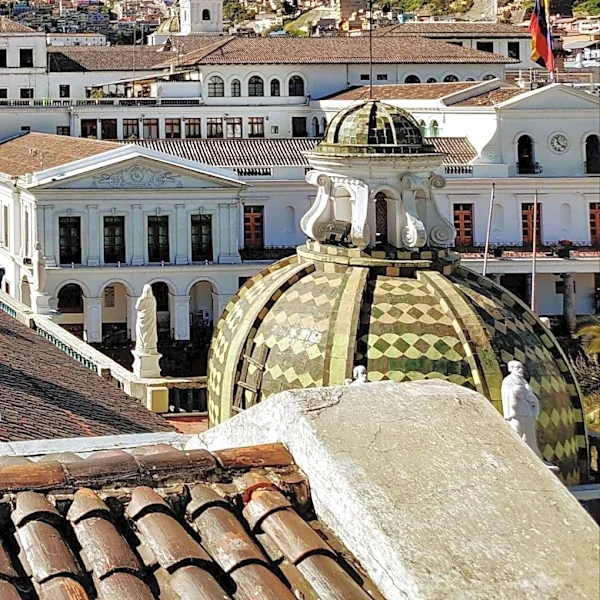 Ecuador Offers Diverse Travel Experiences with US Dollar as Currency