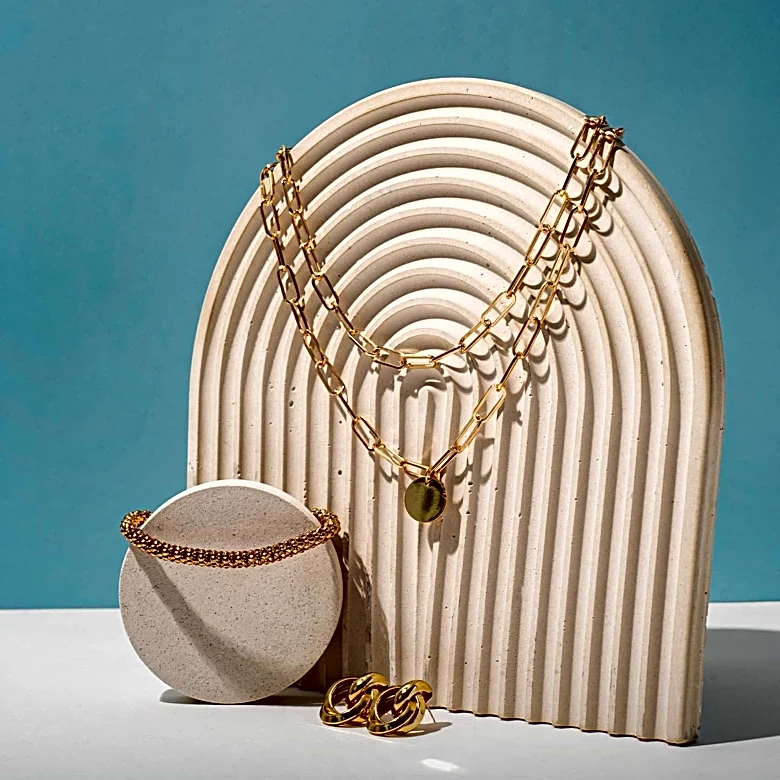 Streetwear Accessories Evolve Beyond Chains, Incorporating Vintage and Sculptural Designs