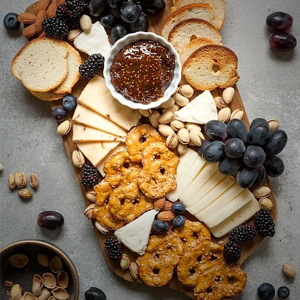 Charcuterie Boards Highlighted for Versatility in Entertaining and Gifting