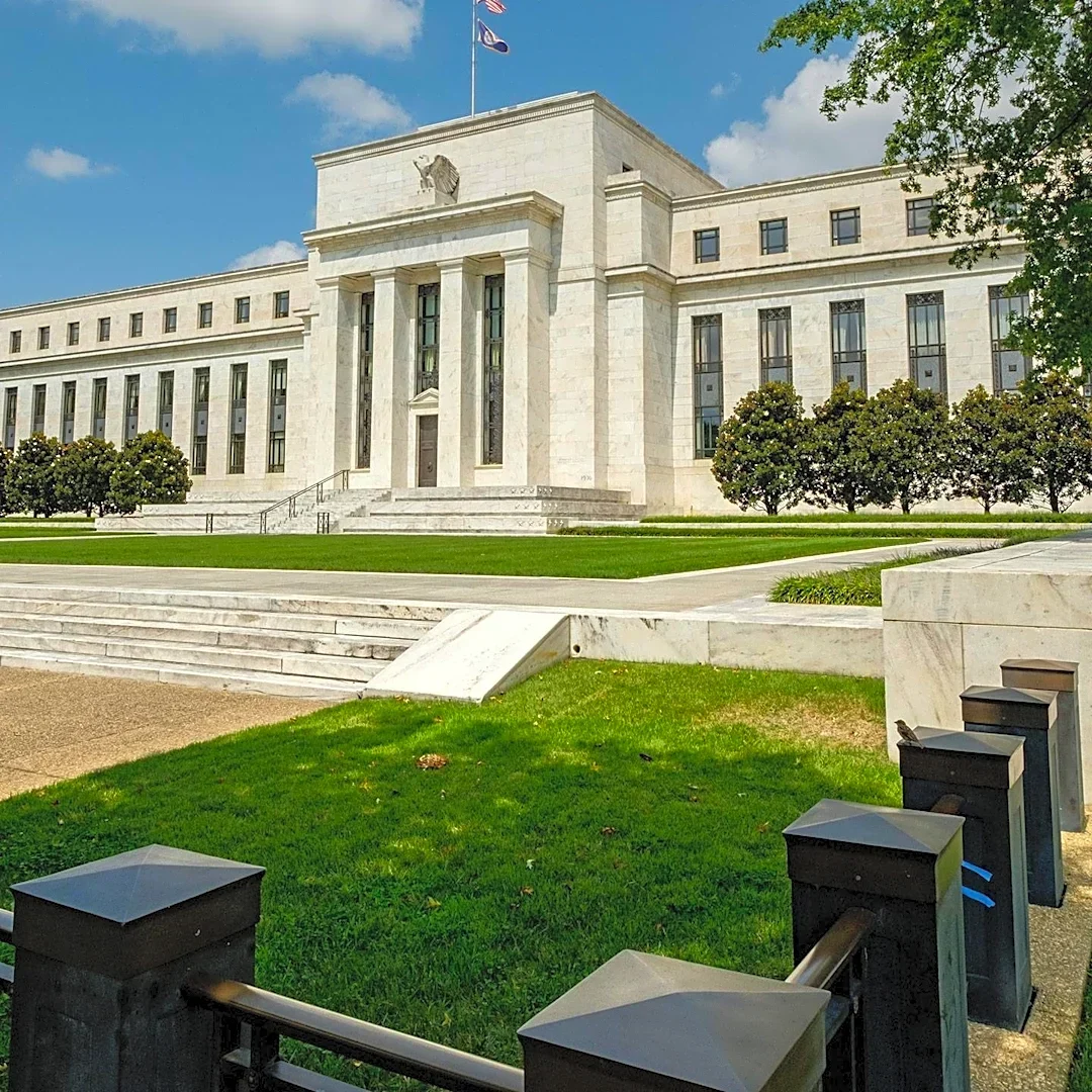 PIMCO Predicts Further U.S. Treasury Yield Increases and Potential Fed Rate Hikes in 2026