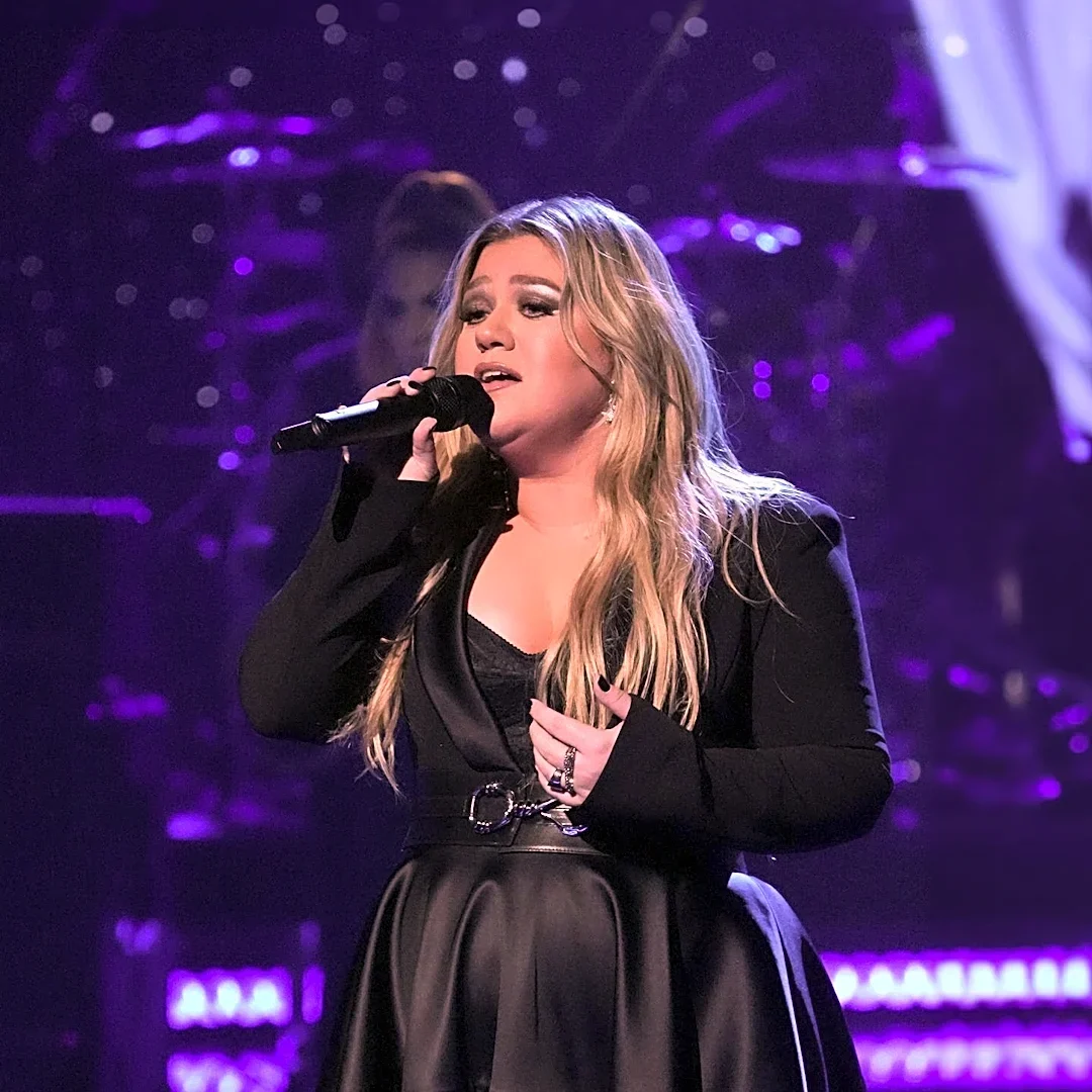 Brooklyn Store 'Art of Play' Lists Mechanical Bird 'Molly' for $15 Million Following Kelly Clarkson Incident