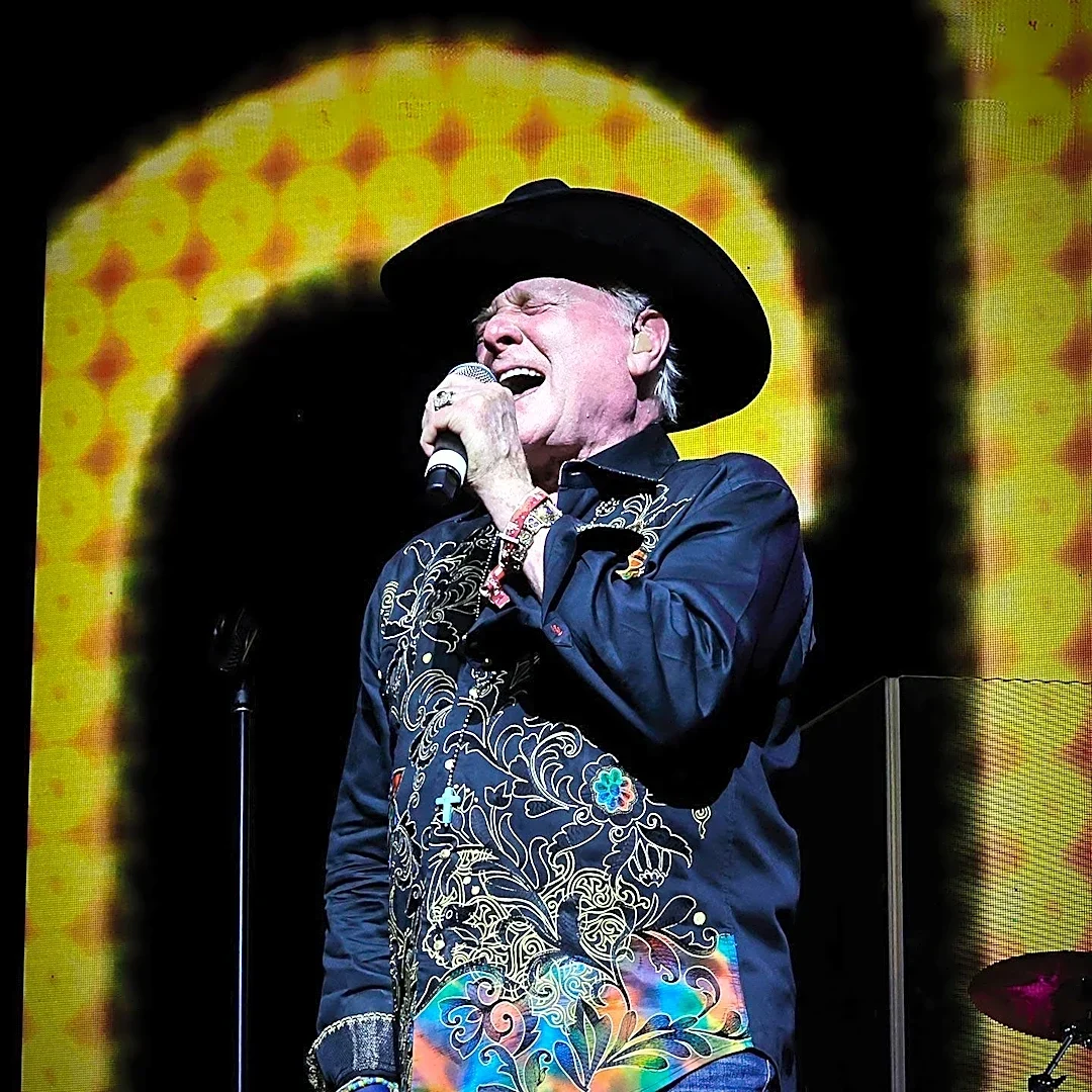 Beach Boys' Al Jardine Expresses Concern Over Mike Love's Recent Performance Amid Health Issues