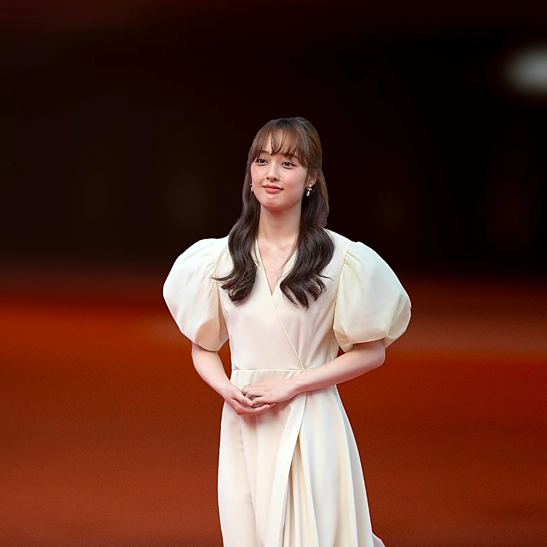 Celebrities Embrace 'Baby Bangs' Hair Trend on Red Carpet