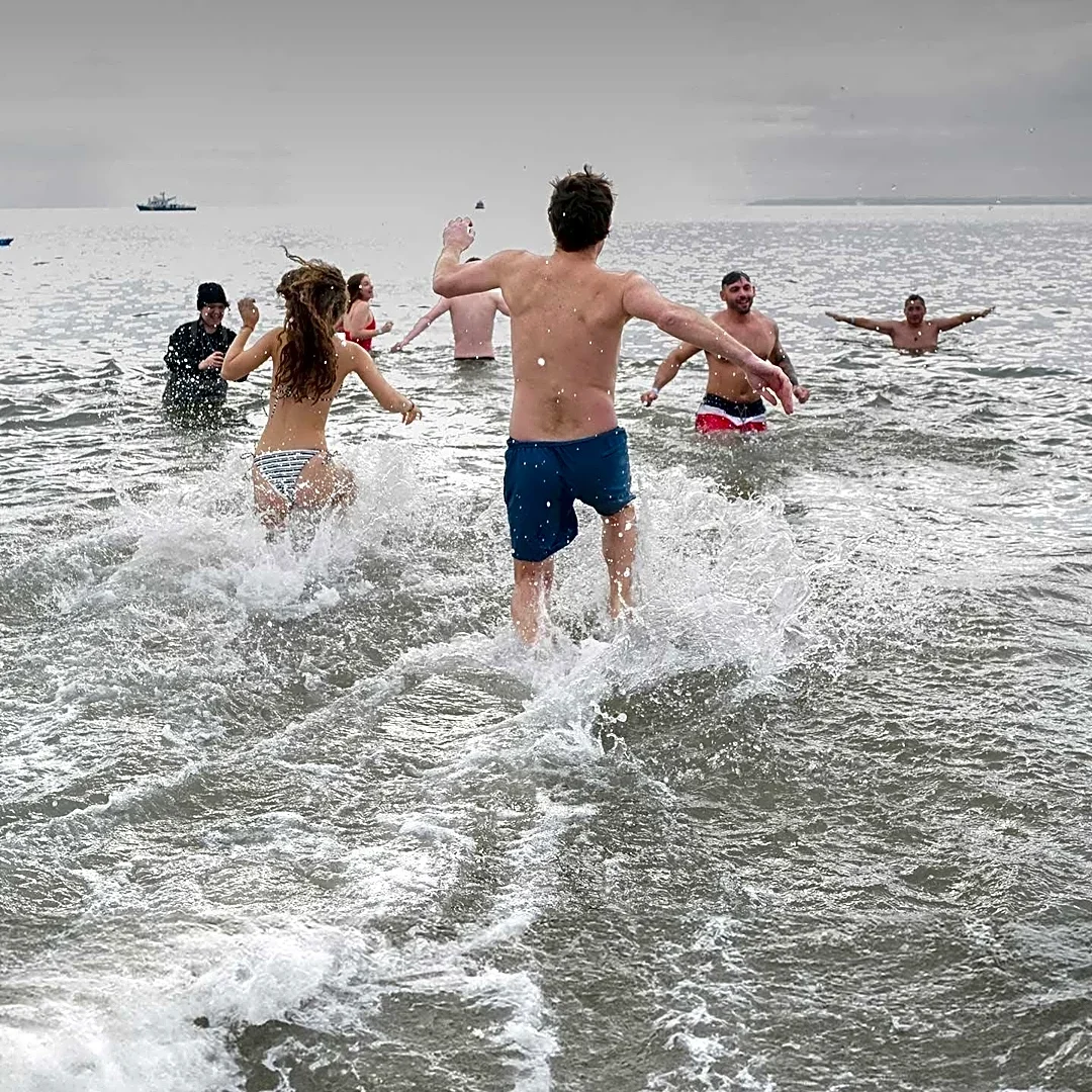 Cold Plunge Therapy Gains Traction for Muscle Recovery and Wellness in U.S. Practices