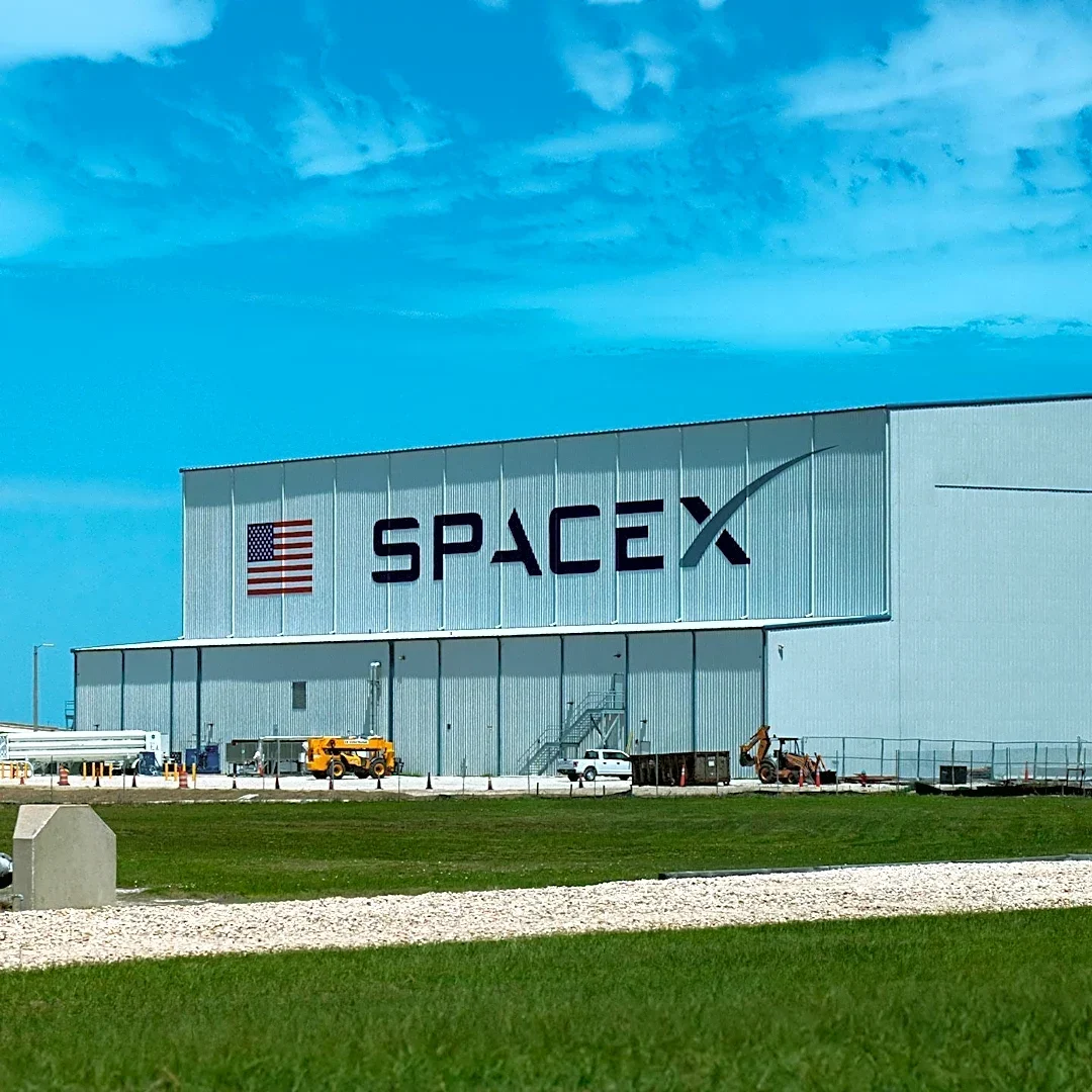 SpaceX's $8 Billion Spectrum Acquisition Impacts U.S. Telecom Stocks