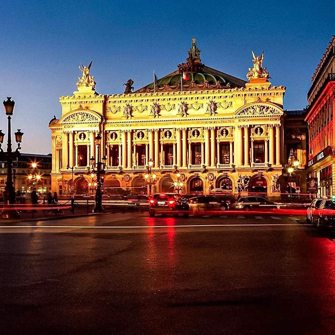 Palais Garnier in Paris Utilizes Mirrors and Chandeliers to Enhance Theatrical Experience