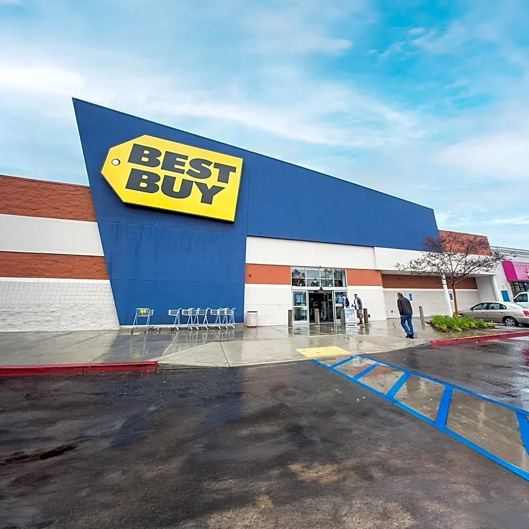 Best Buy Offers Debt-Free Degree Program and Seeks Retail Sales Associate