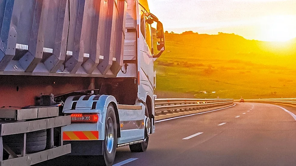 Fortitude Family Office LLC Significantly Reduces Holdings in Knight-Swift Transportation