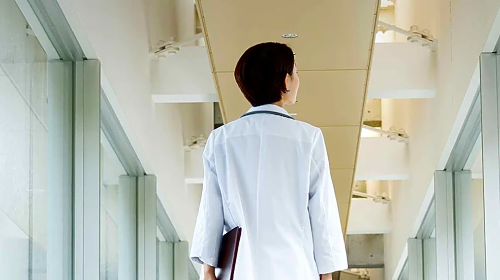 U.S. IVF Clinics Advise Realistic Expectations for Women Over 38 with Low AMH, Emphasizing Multiple Retrievals for Success