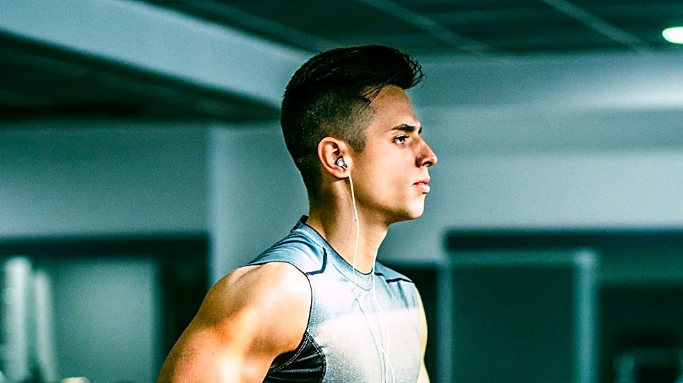 Zone 2 Cardio Emphasized for Building Aerobic Base and Enhancing Recovery in Fitness Regimens