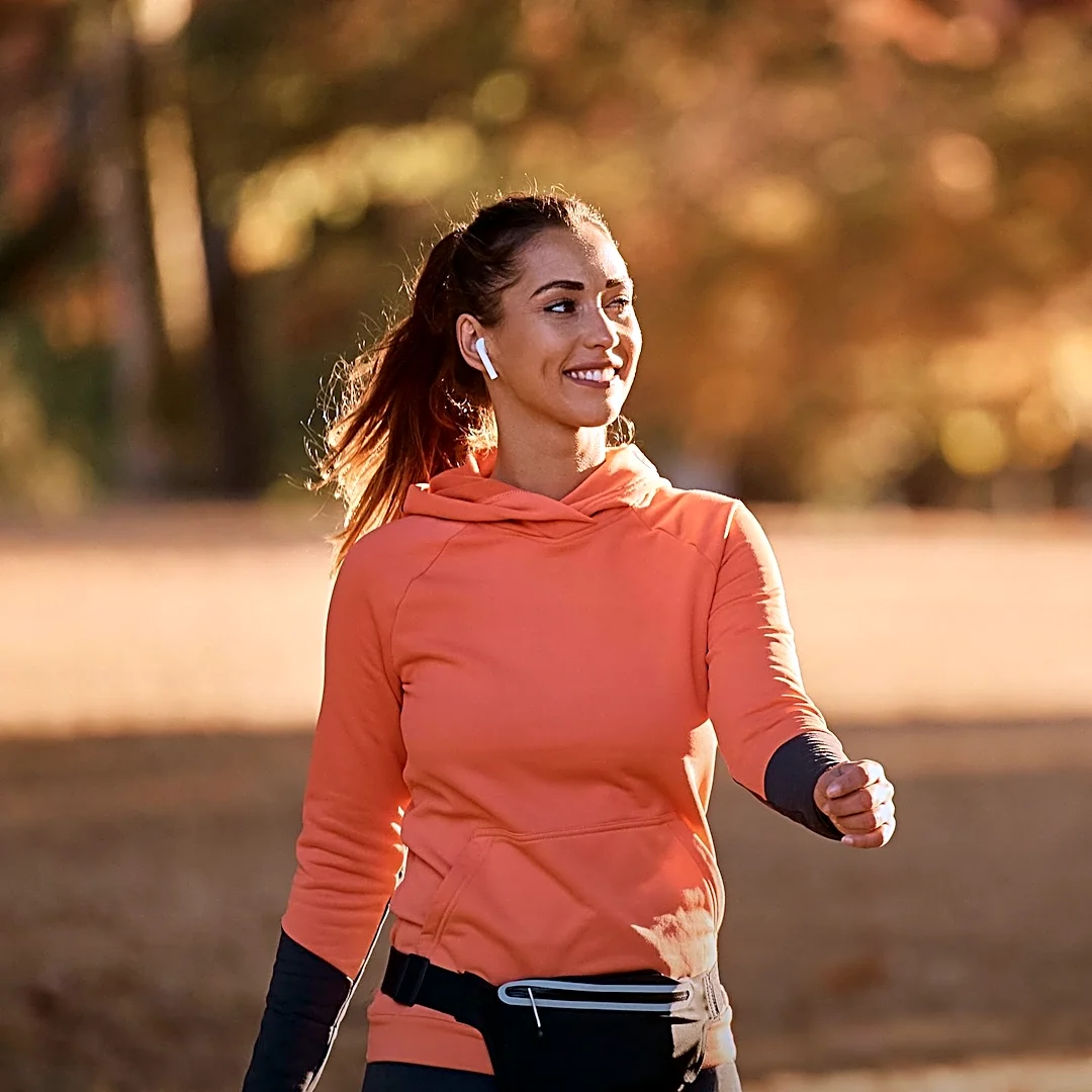 Athleisure Wear Emphasizes Layering for Autumn Comfort and Style