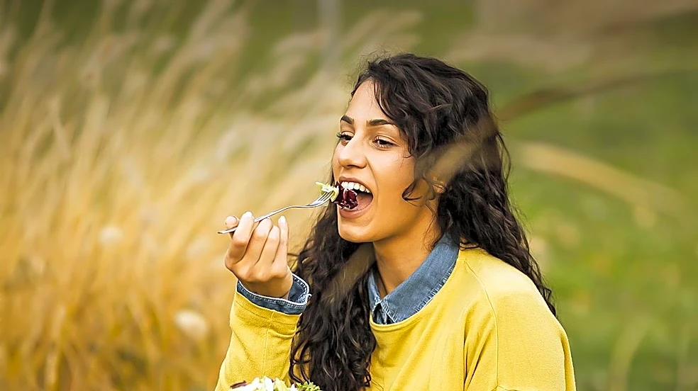 Nature Contact Linked to Healthier Eating Habits Through Body Appreciation and Self-Compassion